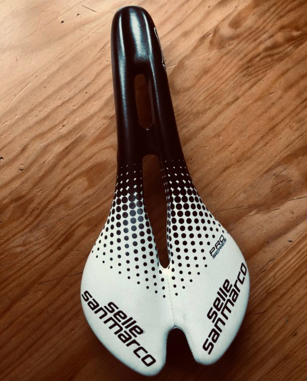 Selle de vélo ergonomique ajourée – Version légère