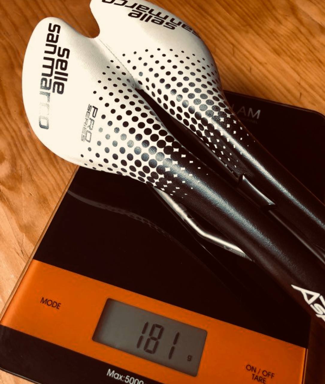 Selle de vélo ergonomique ajourée – Version légère