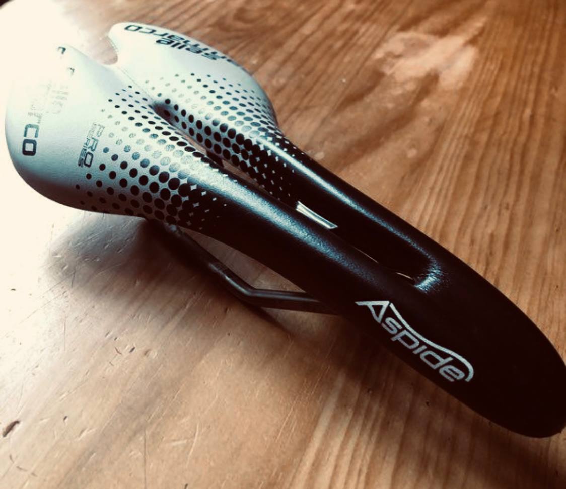Selle de vélo ergonomique ajourée – Version légère