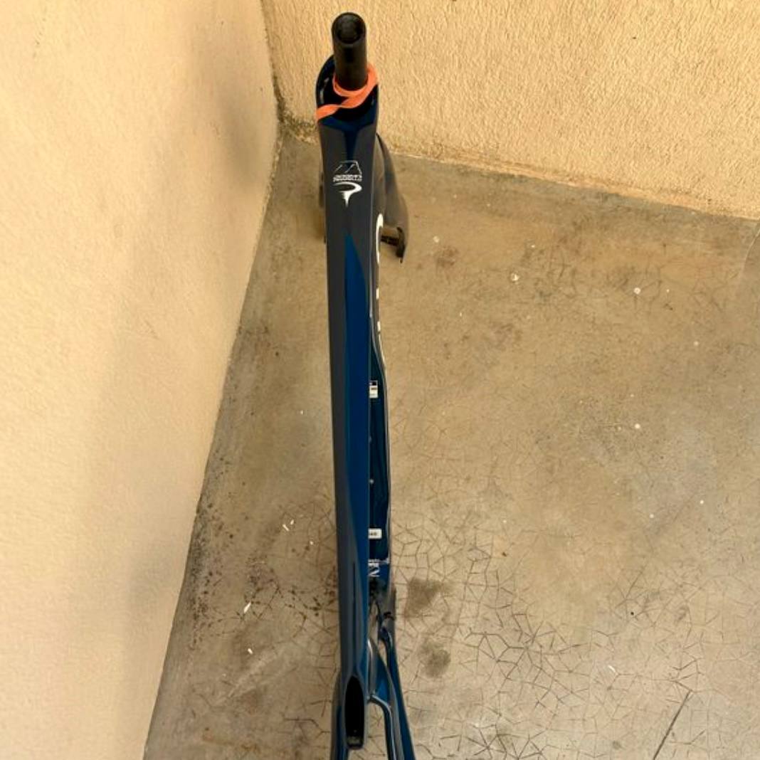 Cadre VTT tout-suspendu carbone – All-Mountain – Excellent état