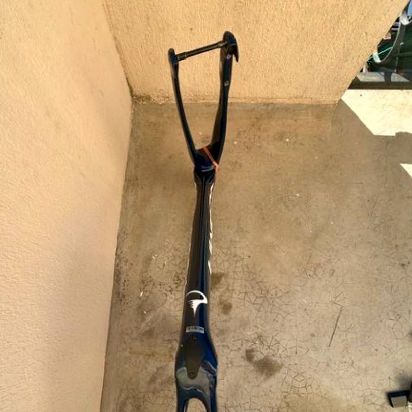 Cadre VTT tout-suspendu carbone – All-Mountain – Excellent état