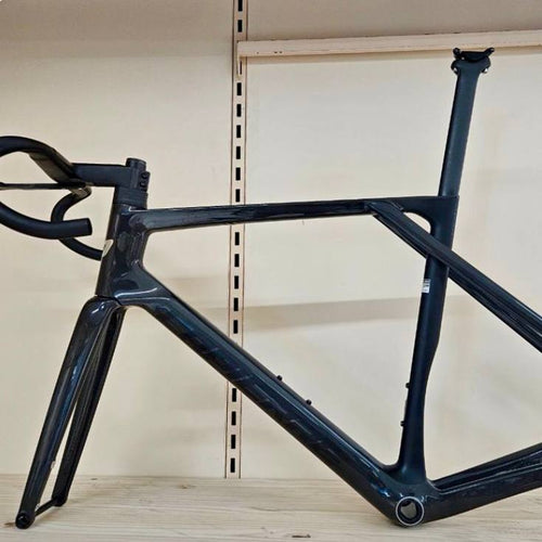 Cadre vélo de route carbone aéro – Freins à disque – Taille 56