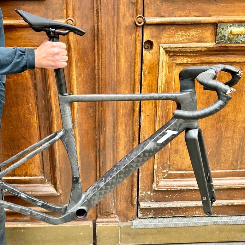 Kit Cadre Route / Gravel Carbone – Cockpit Intégré – Taille L – Occasion Premium